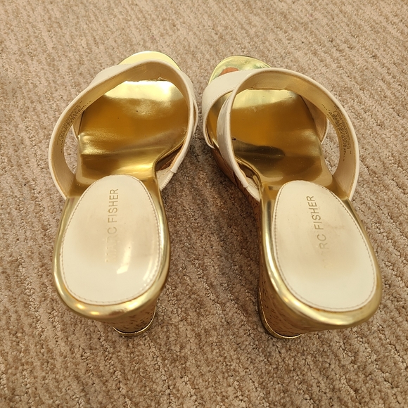 ❤️❤️Host Pick❤️❤️Marc Fisher wedge sandal - Picture 2 of 5
